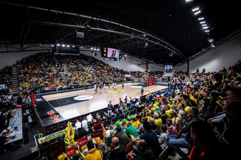 Vypredaná GoPass Aréna sledovala duel Levíc s Rigou.