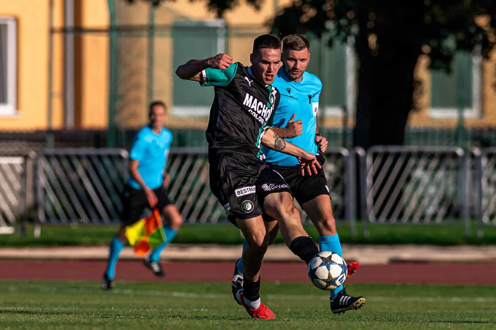 Nicolas Kurej v drese OFK Dynamo Malženice.