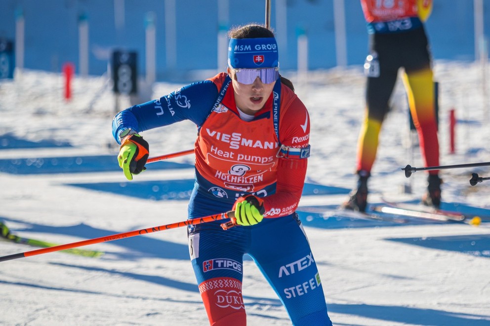 Ema Kapustová počas pretekov v Hochfilzene.