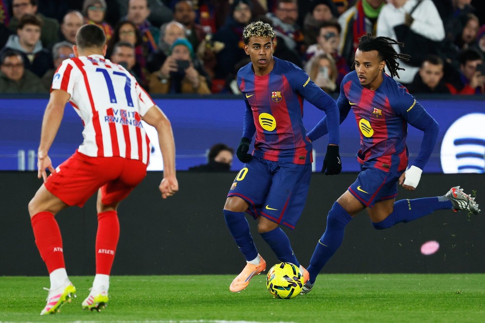  Lamine Yamal vs. Hancko. 