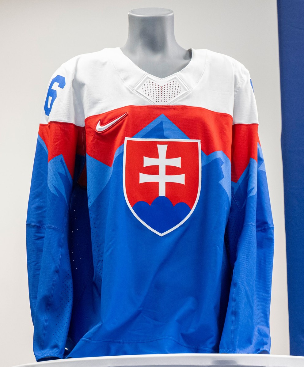 Domáci dres slovenských hokejistov na ZOH 2026 v Miláne.