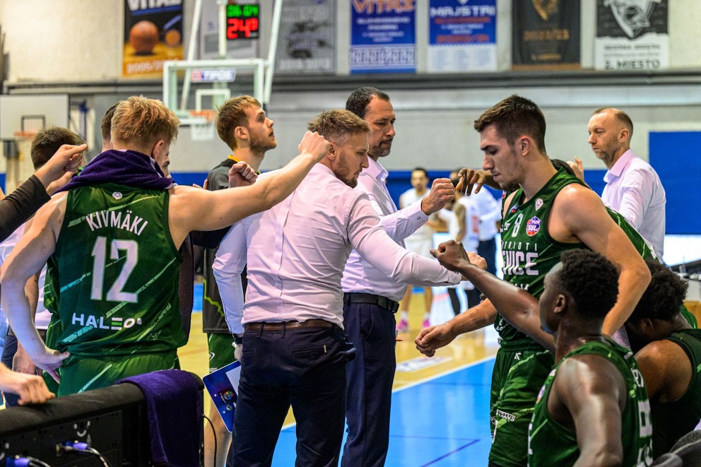 Michal Madzin na lavičke Patriotov Levice.