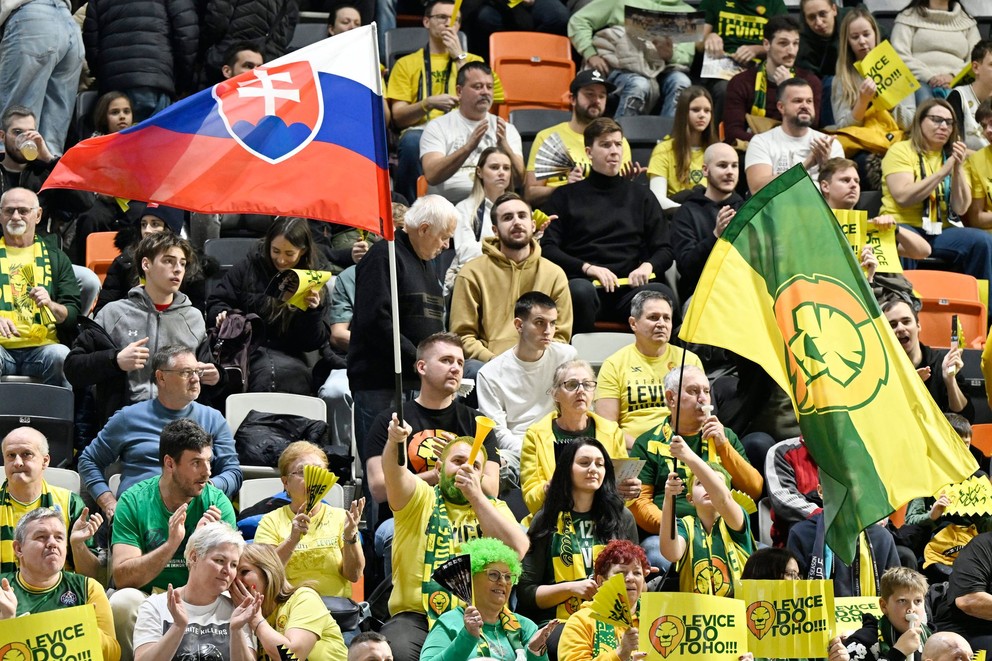 Na snímke fanúšikovia Levíc v druhom stretnutí play-in Ligy majstrov Patrioti Levice - Fitness First Würzburg Baskets 8. januára 2026 v Bratislave.