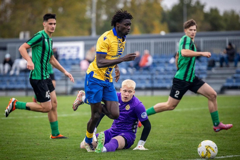 V Dunajskej Strede zvíťazila Prievidza 2:1 aj vďaka mladíkom Argyusimu (43), 19-ročnému brankárovi Elischerovi a Ambrózovi (2).