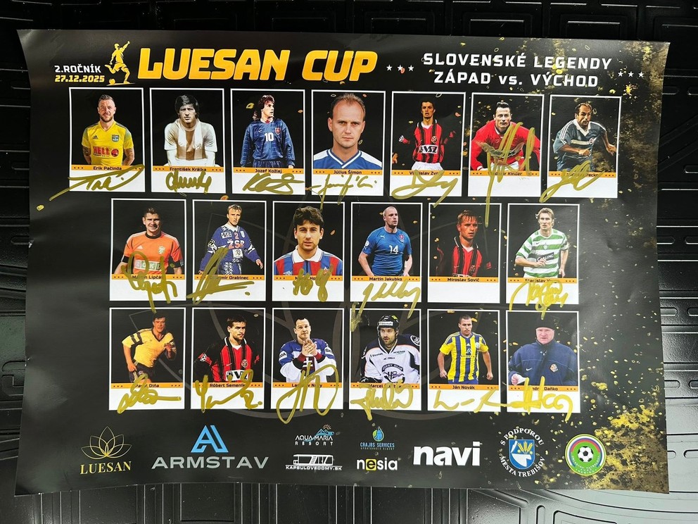 Plagát s podpismi Internacionálov na turnaji Luesan Cup v Trebišove.