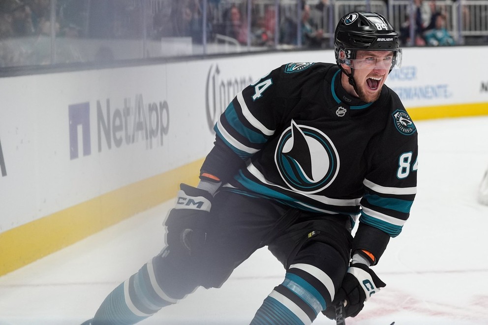 Pavol Regenda sa teší z gólu.