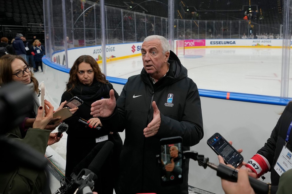 Prezident IIHF Luc Tardif.