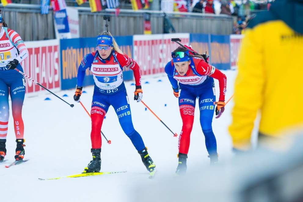 Mária Remeňová odovzdáva štafetu Paulíne Bátovskej Fialkovej. 