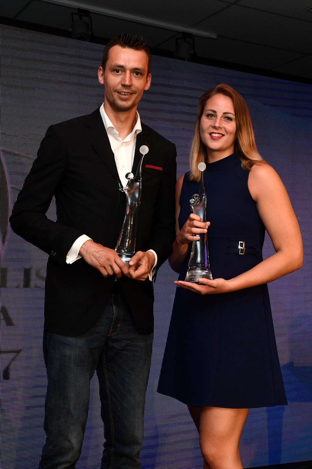 Jaroslava Pencová (vpravo) a Emanuel Kohút, víťazi ankety Volejbalista roka 2017.