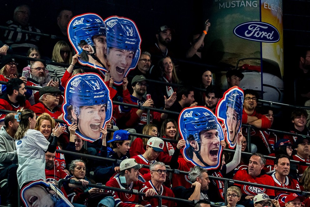 Fanúšikovia Montreal Canadiens v zápase proti Calgary Flames.