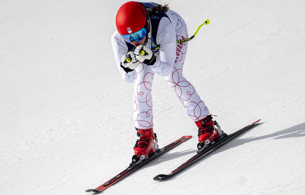Na snímke slovenská lyžiarka Katarína Šrobová v zjazde tímovej kombinácie v alpskom lyžovaní počas zimných olympijských hier 2026.