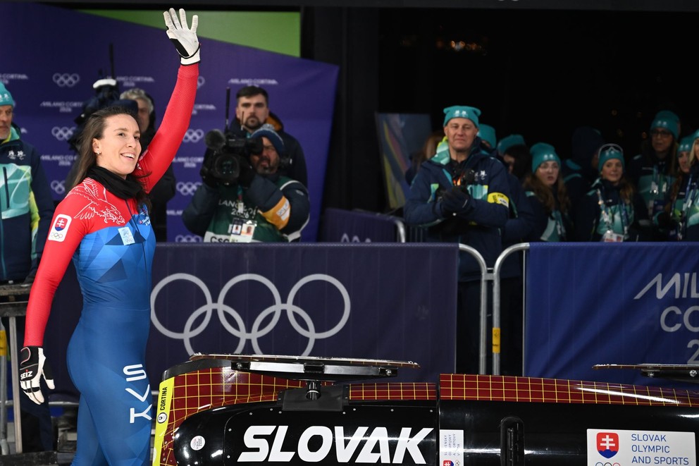 Na snímke slovenská bobistka Viktória Čerňanská reaguje v cieli po 4. jazde v súťaži monobobov počas XXV. zimných olympijských hier Milano-Cortina 2026.