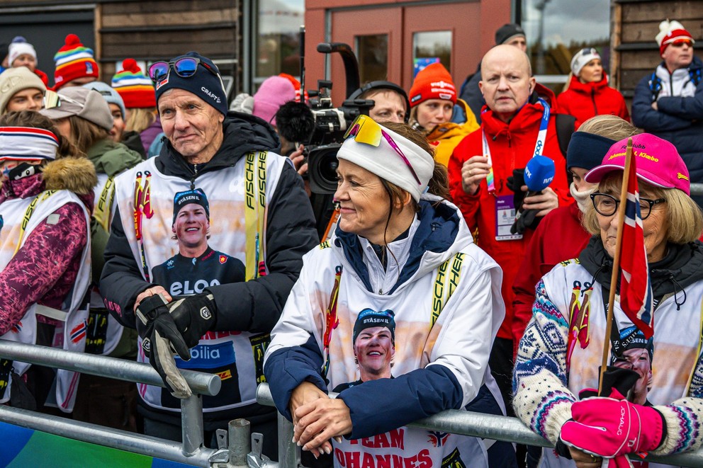 Na snímke je matka Johannesa Hösflota Kläba Elisabeth a jeho starý otec Kåre Hösflot.