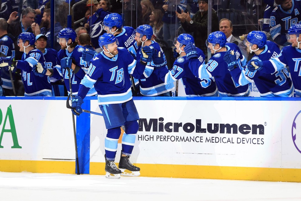 Erik Černák oslavuje svoj jediný gól v sezóne.