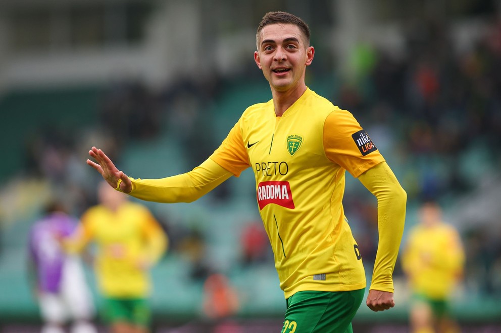 Na snímke v popredí hráč Žiliny Michal Faško.