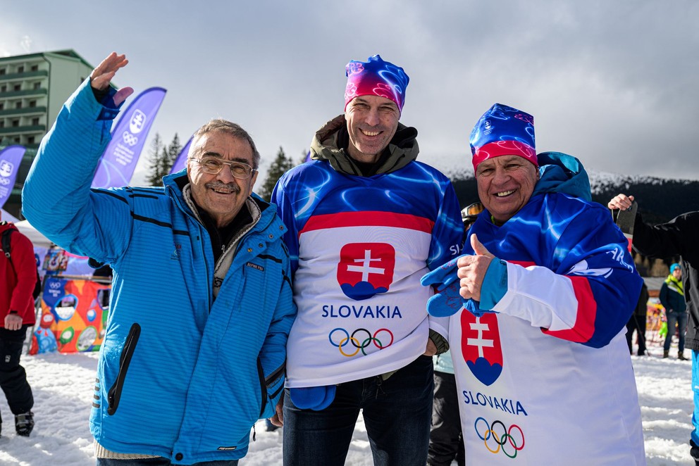 Na snímke slovenskí fanúšikovia fandia hokejistom počas Olympijského festivalu v lyžiarskom stredisku Jasná v Demänovskej Doline.