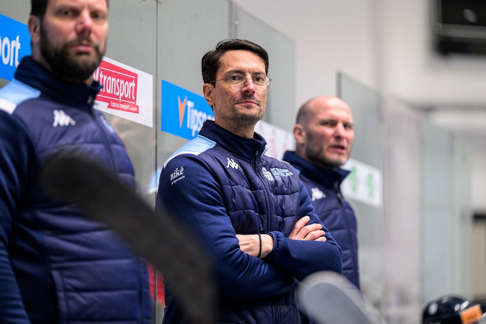 Brad Tapper na lavičke Slovana Bratislava.