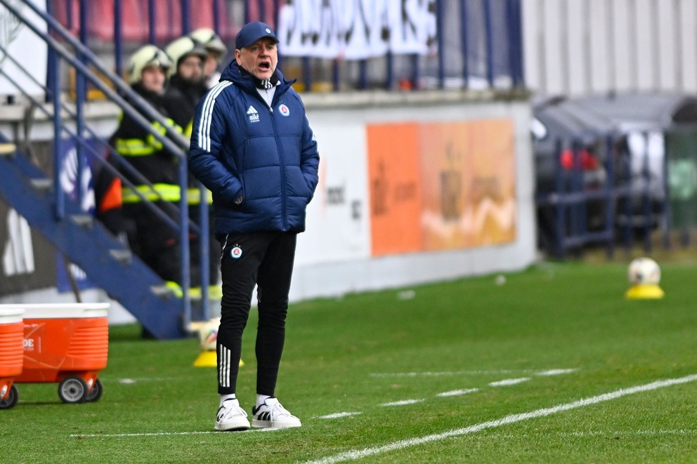 Na snímke tréner ŠK Slovan Vladimír Weiss st. v zápase 21. kola Niké ligy MFK Ružomberok - ŠK Slovan Bratislava.