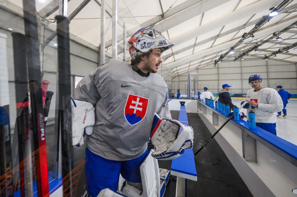 Stanislav Škorvánek počas tréningu slovenskej hokejovej reprezentácie pred zimnými olympijskými hrami v Miláne 6. februára 2026. 