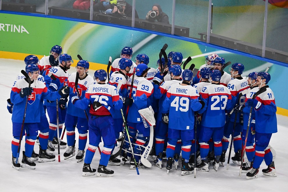 Slovenskí hokejisti sa tešia z výhry 6:2 po štvrťfinálovom dueli Slovensko - Nemecko. 