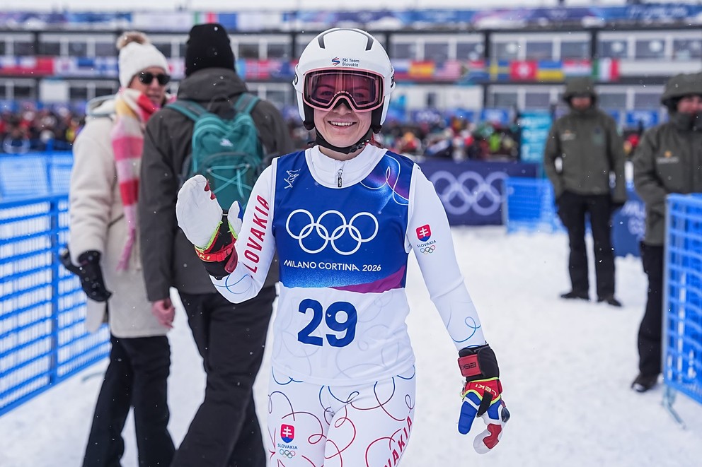 Na snímke slovenská akrobatická lyžiarka Nikola Fričová sa usmieva počas nasadzovacieho kola skikrosu na zimných olympijských hrách v Livigne.