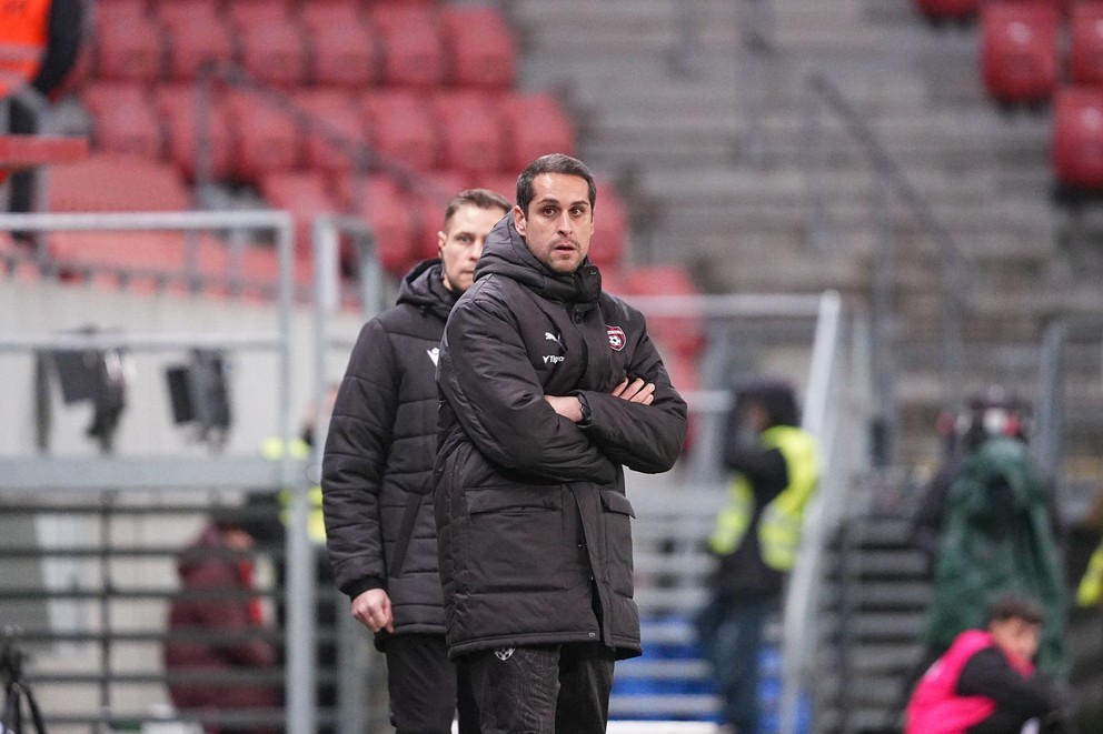 Na snímke hlavný tréner Spartaku Trnava Antonio Munoz počas osemfinálového zápasu Slovnaft Cupu medzi Spartakom Trnava a Slovanom Bratislava.