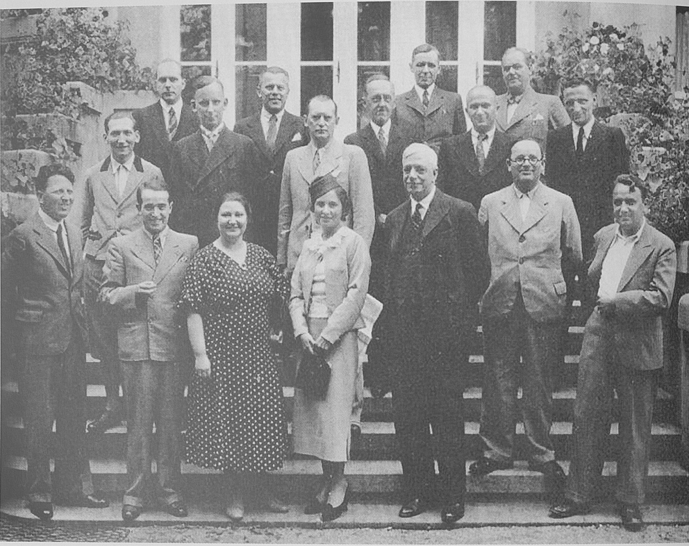Na spoločnej fotografii z turnaja v Poděbradoch v roku 1936, Věra Menčíková tretia zľava.
