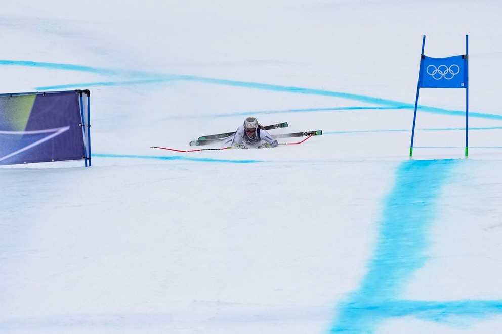 Ester Ledecká po páde v super-G ZOH 2026.