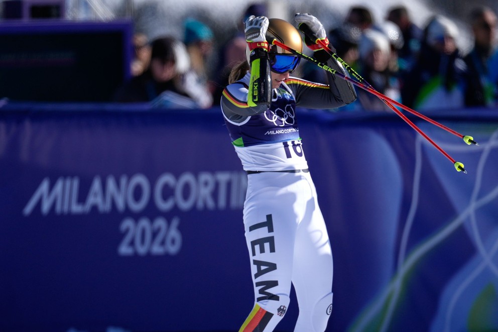 Nemecká lyžiarka Lena Dürrová sa chytá za hlavu po pokazenej jazde v obrovskom slalome. 