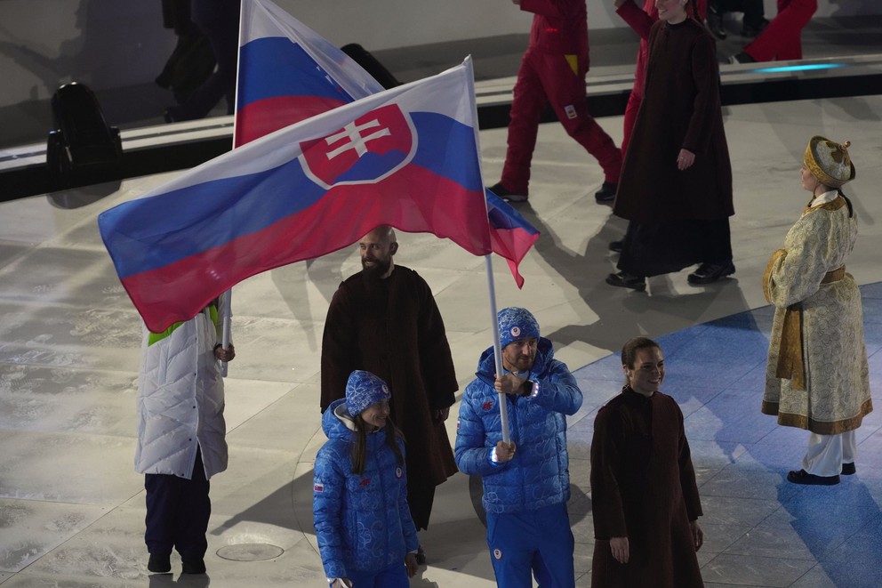 Jakub Šiarnik a Rebeka Cullyová počas záverečného ceremoniálu.