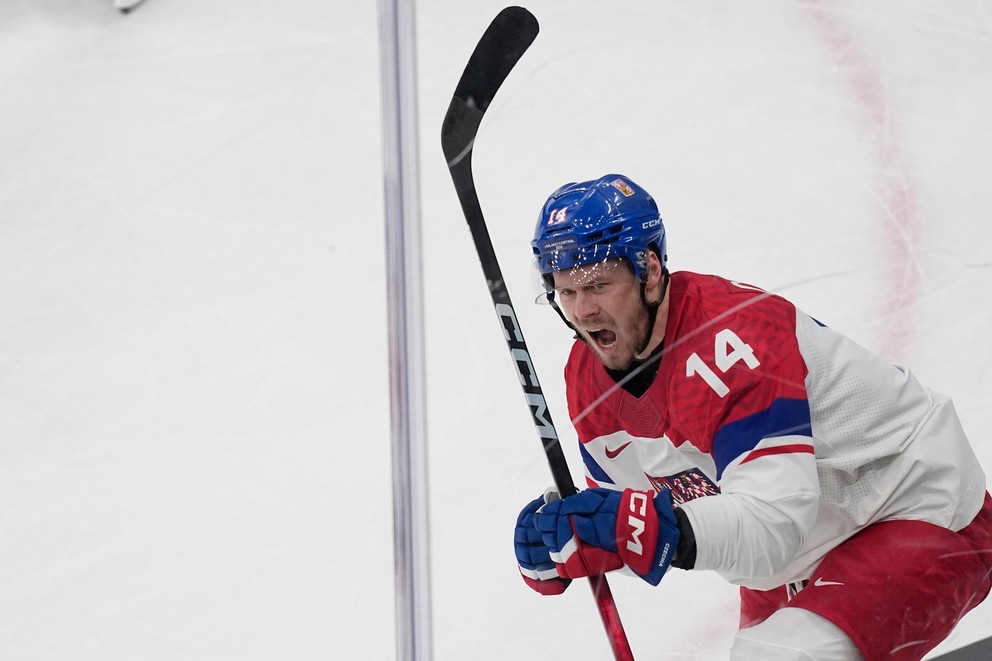 Filip Chlapík oslavuje gól.