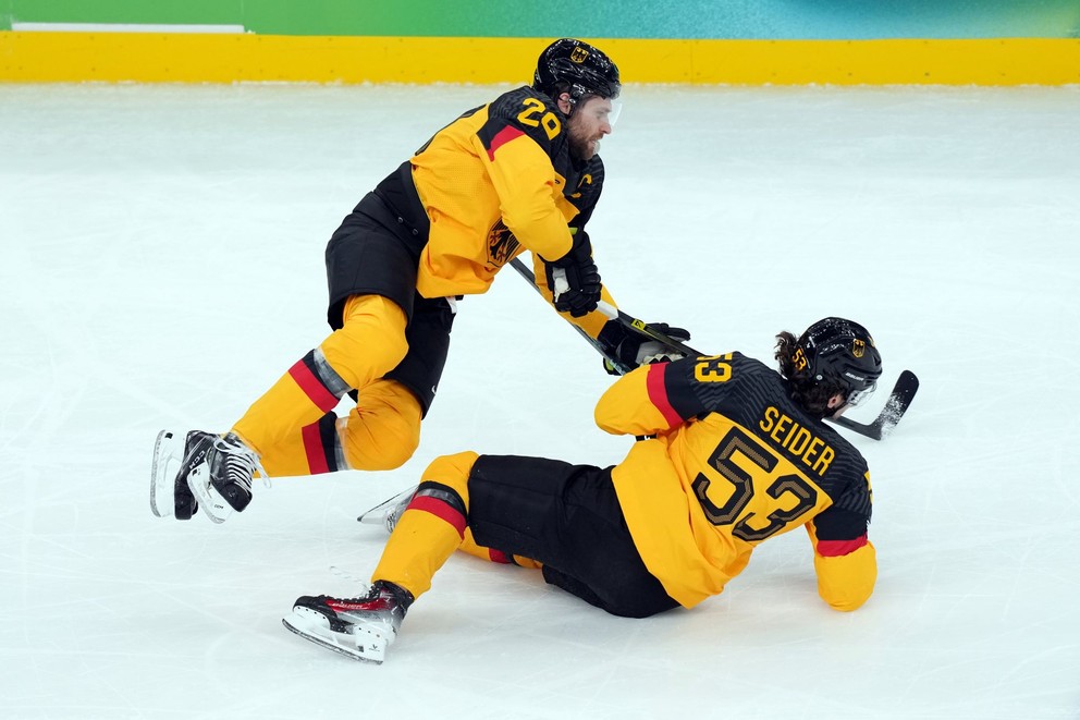 Leon Draisaitl a Moritz Seider.