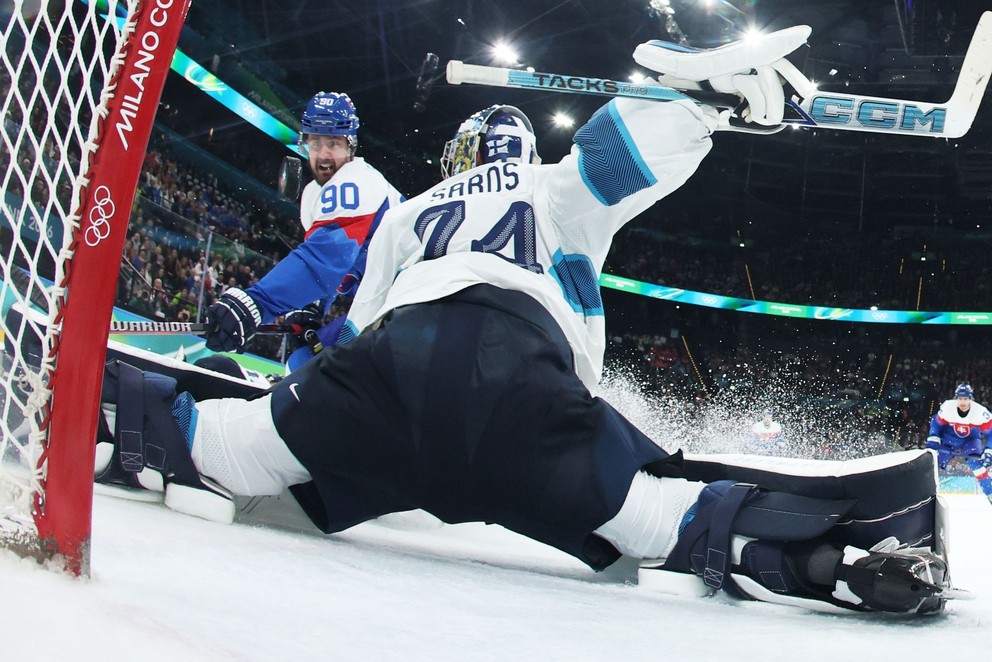 Tomáš Tatar strieľa gól v zápase Slovensko - Fínsko na ZOH 2026.