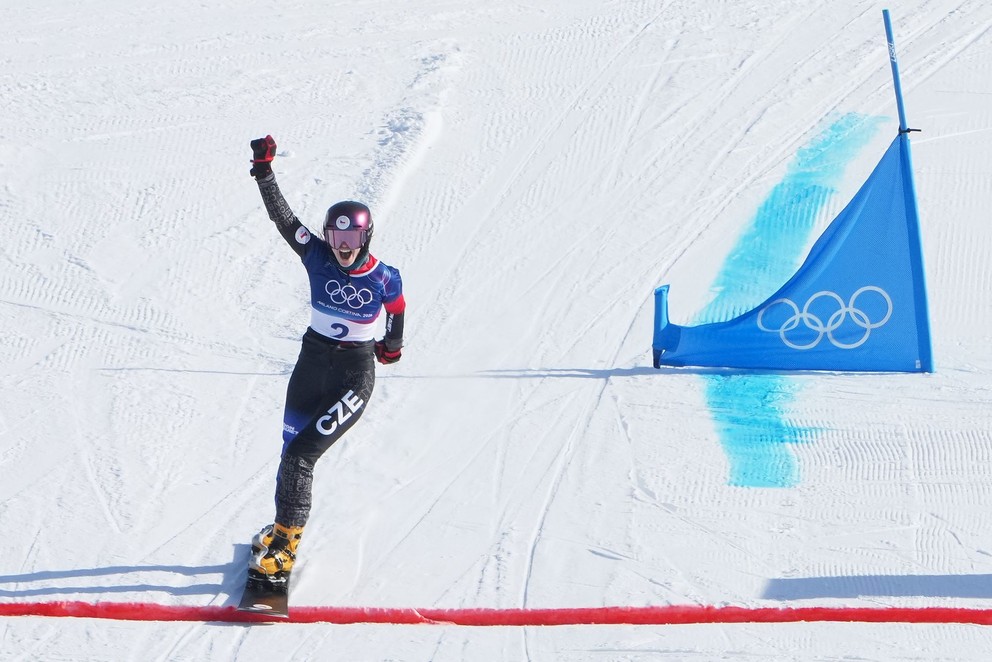 Zuzana Maděrová sa raduje v cieli