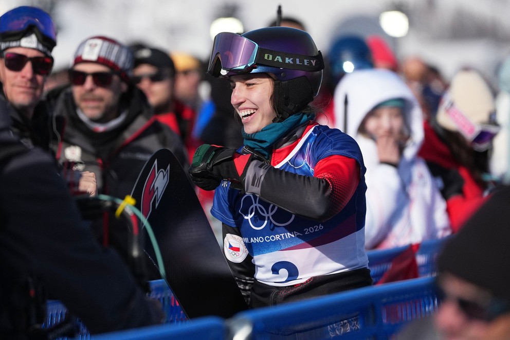 Zuzana Maděrova oslavuje zlato v paralelnom obrovskom slalome v snoubordingu na ZOH 2026.