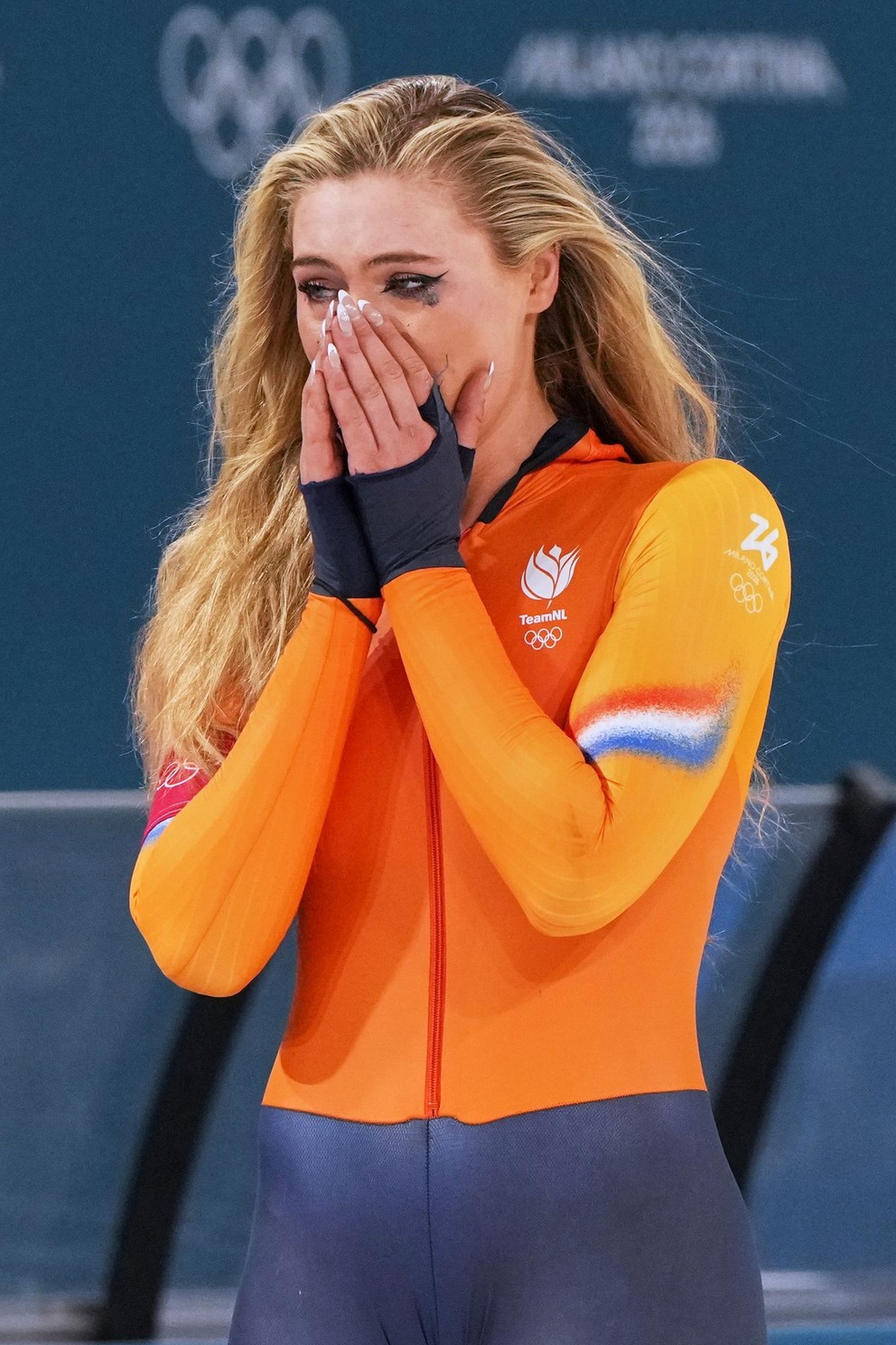 Holandská rýchlokorčuliarka Jutta Leerdamová sa raduje zo zisku zlatej medaily na ZOH 2026.