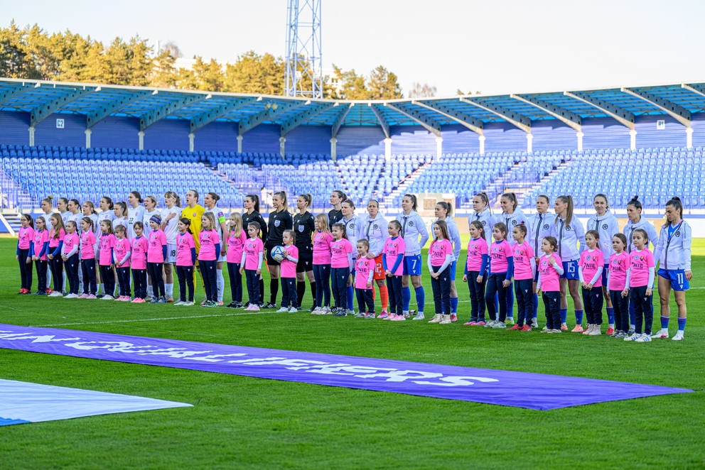 futbalistky Lotyšska a Slovenska