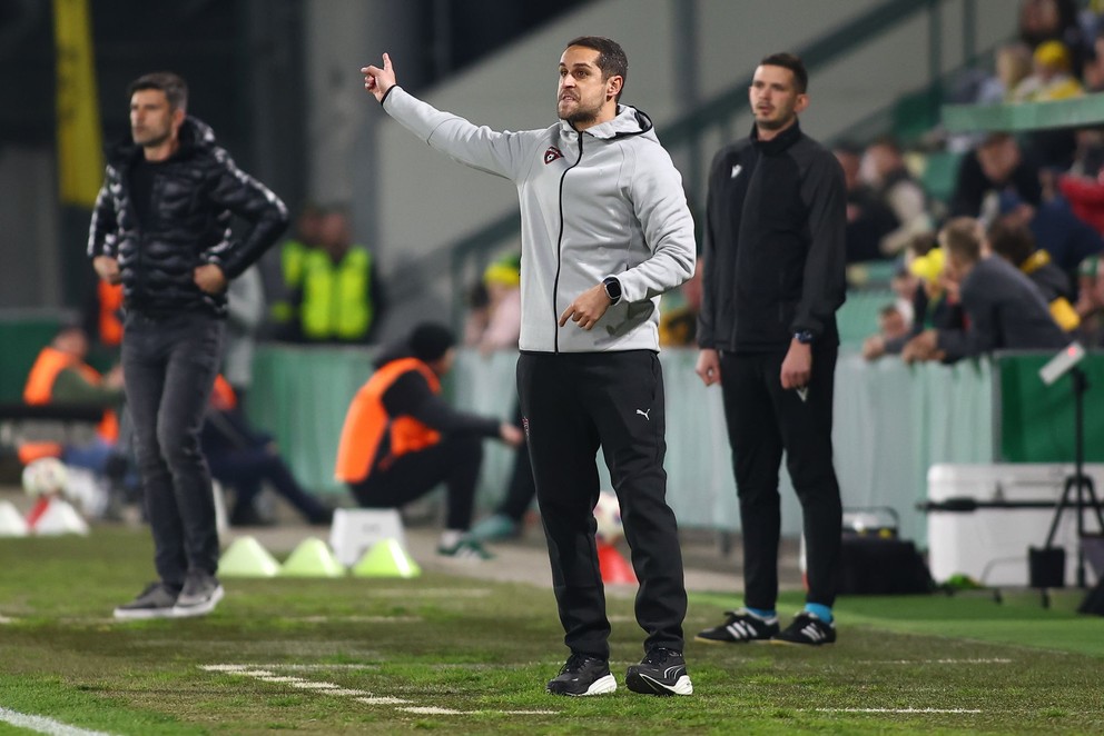 Na snímke v popredí hlavný tréner Trnavy Antonio Muňoz.