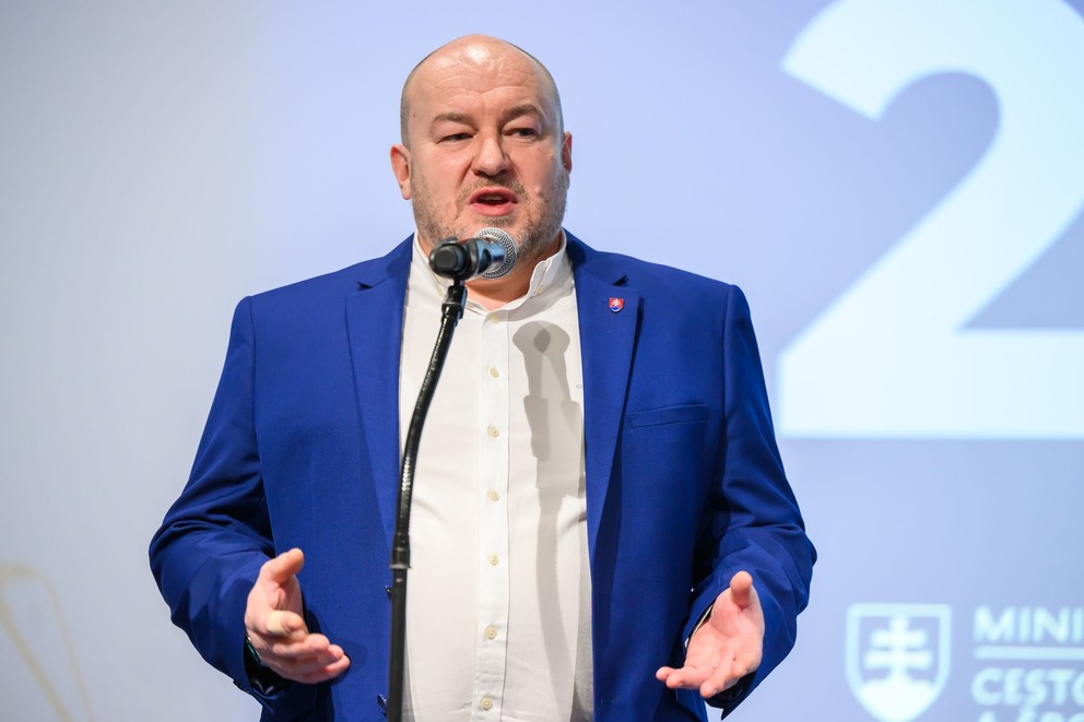 Na snímke minister cestovného ruchu a športu Rudolf Huliak (nezávislý) sa prihovára počas oceňovania Športovec Národného športového centra 2025 v Bratislave.