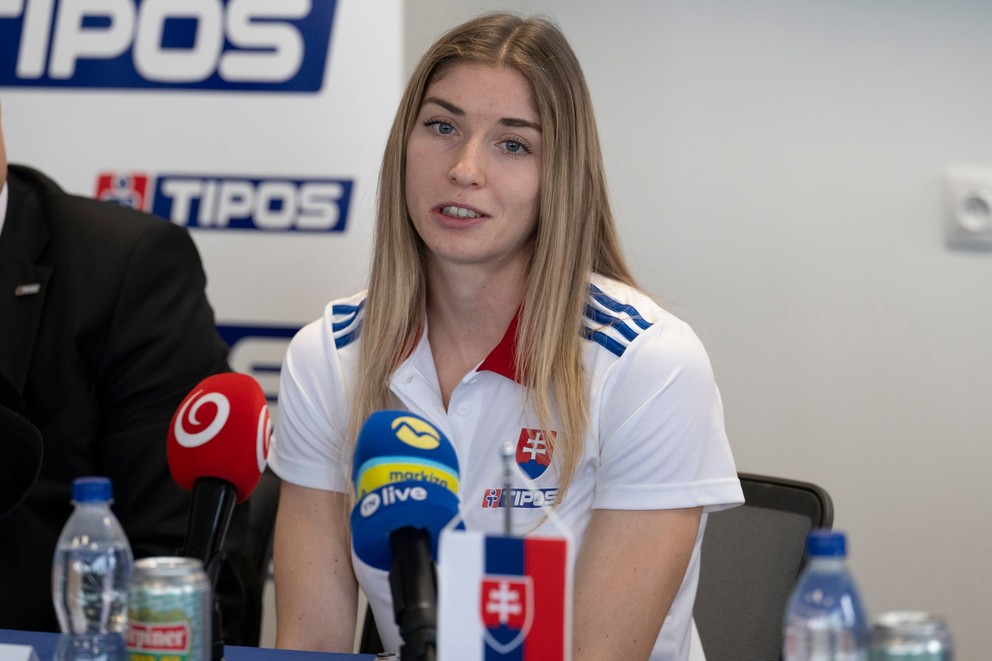 Emma Zapletalová počas tlačovej konferencie pred odchodom na halové majstrovstvá sveta v atletike.