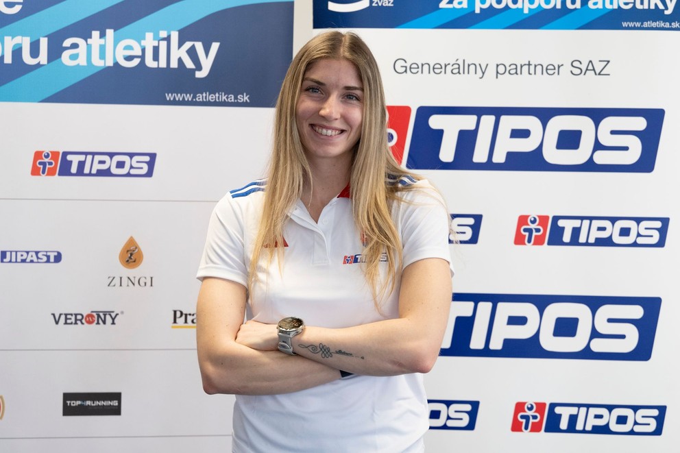 Na snímke Emma Zapletalová počas tlačovej konferencie v Bratislave.