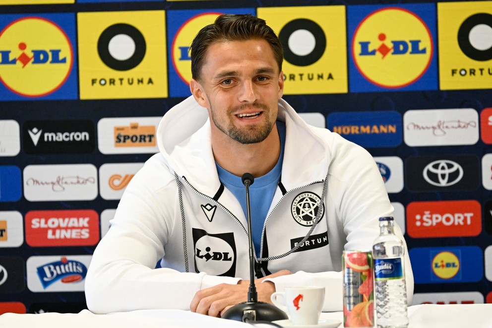 Na snímke futbalista Martin Valjent, ktorý sa vrátil do národného tímu. Bude brániť kamaráta Murqiho? 