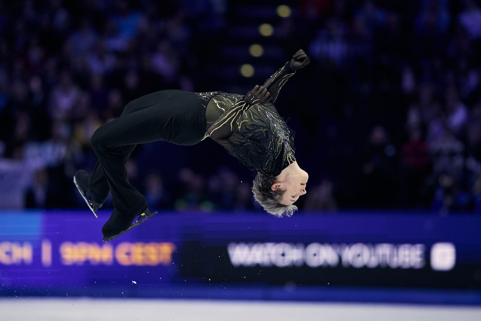 Salto Iliu Malinina vo voľnej jazde na MS 2026 v Prahe.