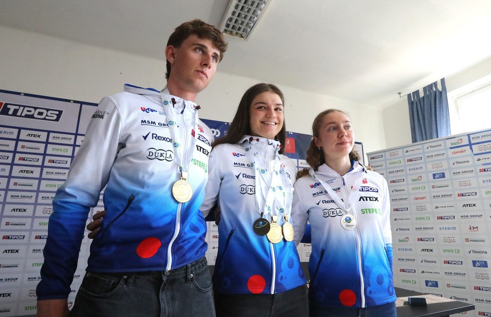 Zľava majster sveta z Arberu Markus Sklenárik, dvojnásobná majsterka sveta z Arberu Michaela Straková a vicemajsterka Európy z Imatry a 6. na MS Tamara Molentová.
