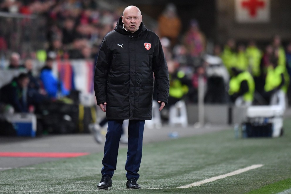 Tréner českej futbalovej reprezentácie Miroslav Koubek sleduje semifinálový zápas európskej baráže MS 2026 Česko - Írsko v Prahe.