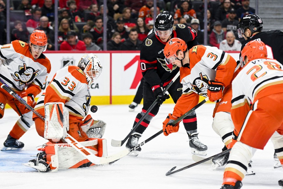 Momentka zo zápasu Ottawa - Anaheim.