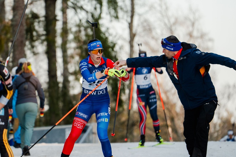Ema Kapustová počas stíhacích pretekov žien v estónskom Otepää. 