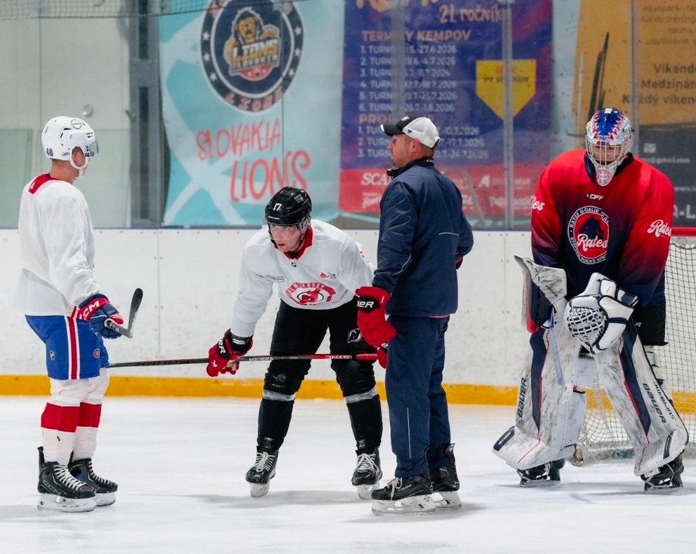 Filip Mešár, Šimon Nemec, Ján Pleva a brankár Michal Prádel počas letnej prípravy.