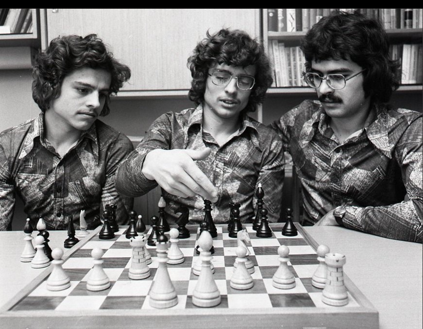 Mladí bratia Ftáčnikovci, zľava dvojičky Ján a Ľubomír a najstarší Milan.