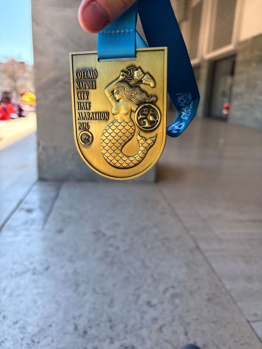 Tzv. finišerská medaila za účasť na mestskom pomaratóne v Neapole. 